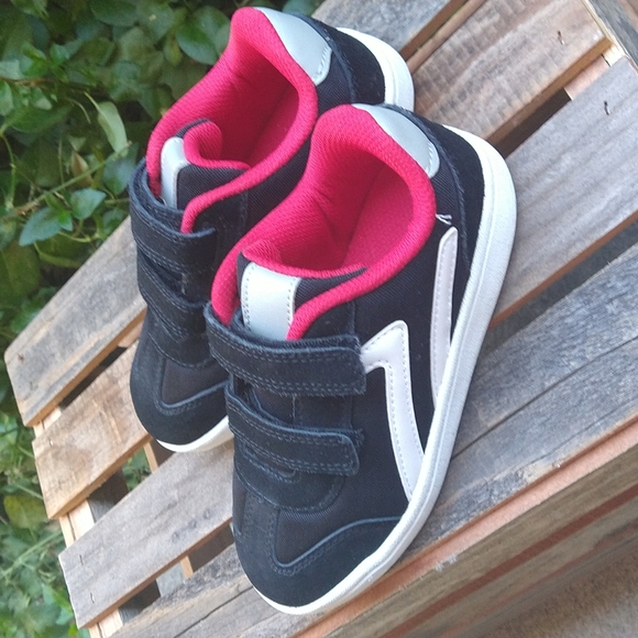 Size 8:Cat & Jack Boys Shoes - Picture 5 of 5